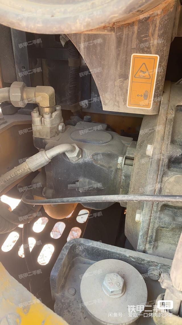 液壓泵艙室正面整體（整機(jī)外觀）