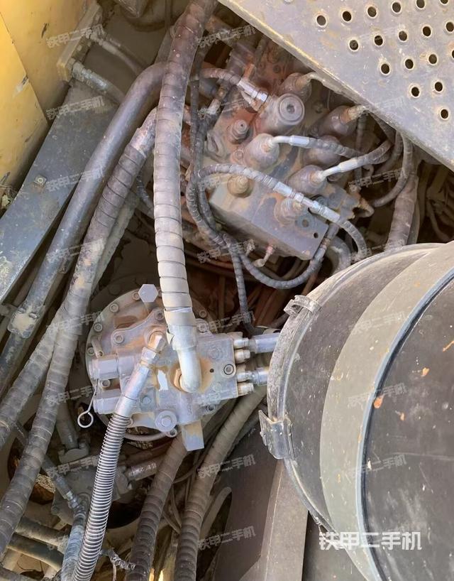 回轉(zhuǎn)馬達和主控閥（整機外觀）