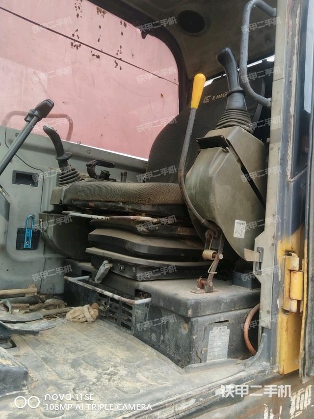 后窗玻璃角标（驾驶室部分）