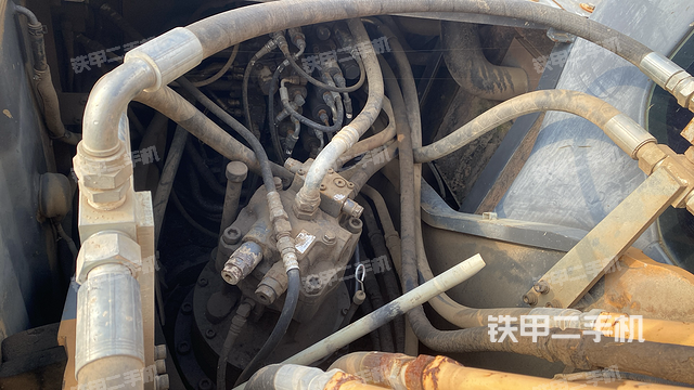 回转马达和主控阀（整机外观）