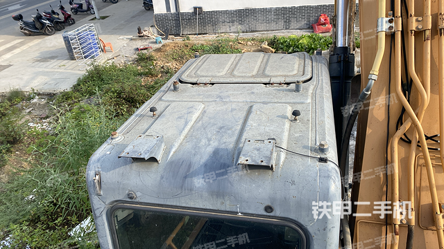 驾驶室顶部（整机外观）