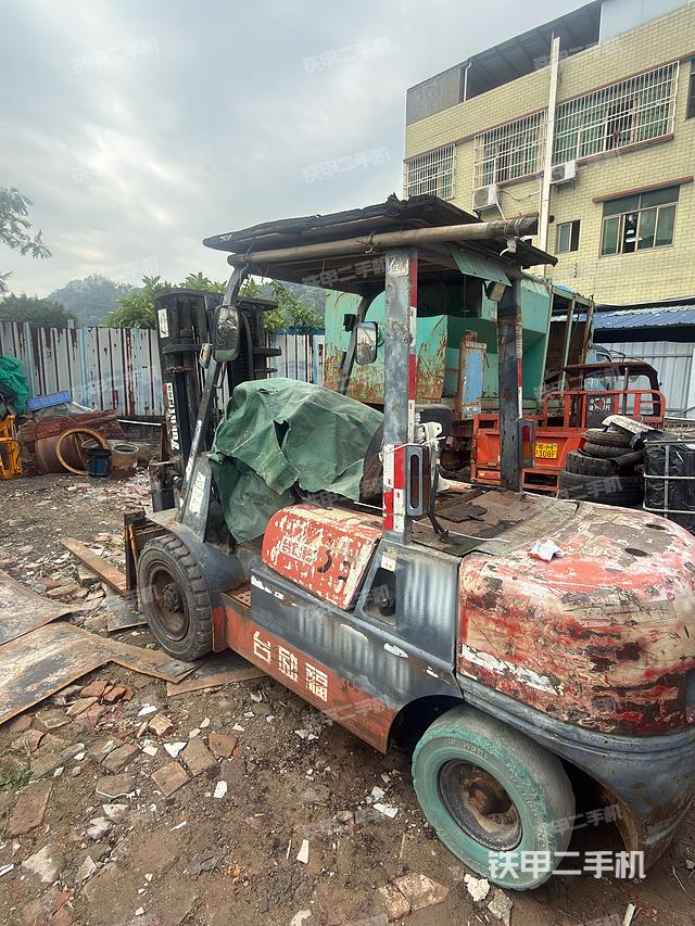 整机左侧（设备外观及核心部件）