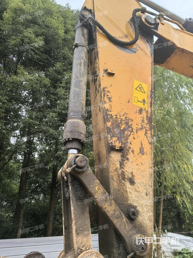 小臂整体左后（工作和回转装置）