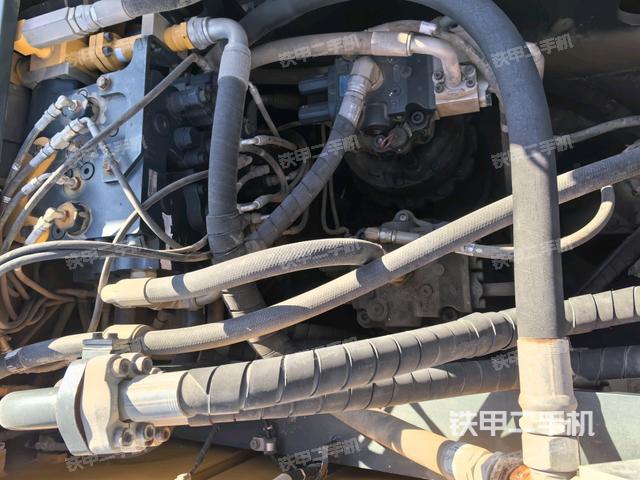 回转马达和主控阀（整机外观）