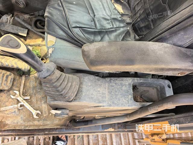 座椅左側控制臺/音響/含左手柄（駕駛室部分）