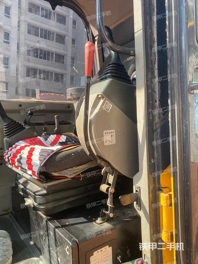 駕駛室整體（整機(jī)外觀）