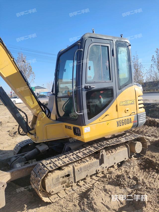 駕駛室整體（整機外觀）