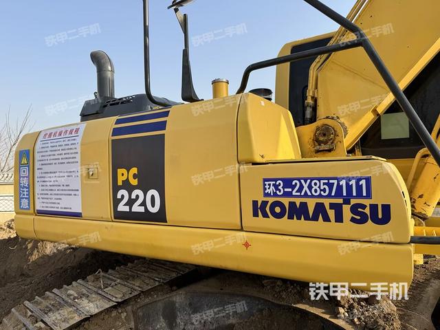 駕駛室頂部（整機外觀）