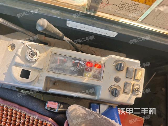 座椅左侧控制台/音响/含左手柄（驾驶室部分）