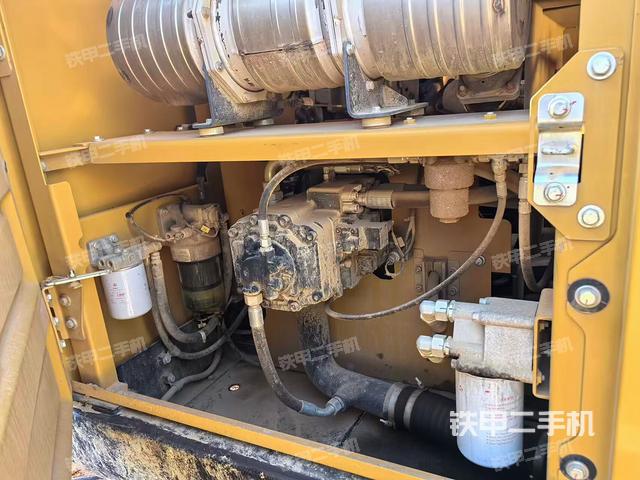 液壓泵艙室正面整體（整機(jī)外觀）