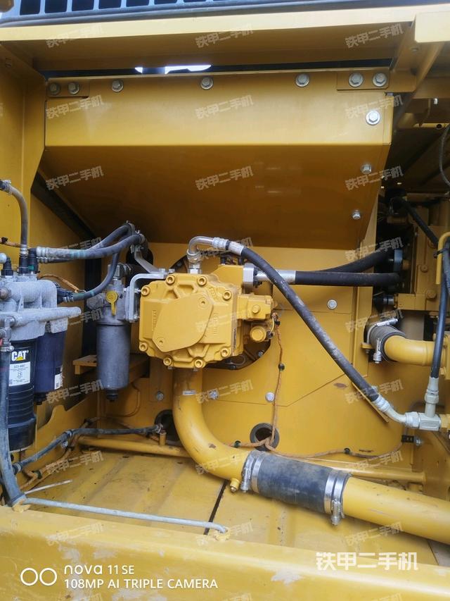 液壓泵艙室正面整體（整機(jī)外觀）