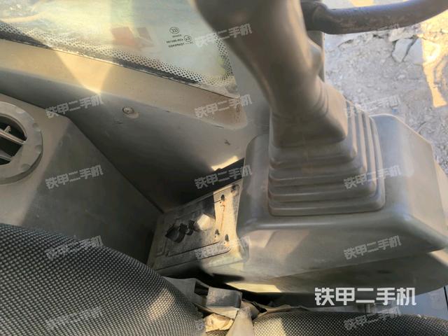 座椅右側控制臺/鑰匙門/油門/含右手柄（駕駛室部分）