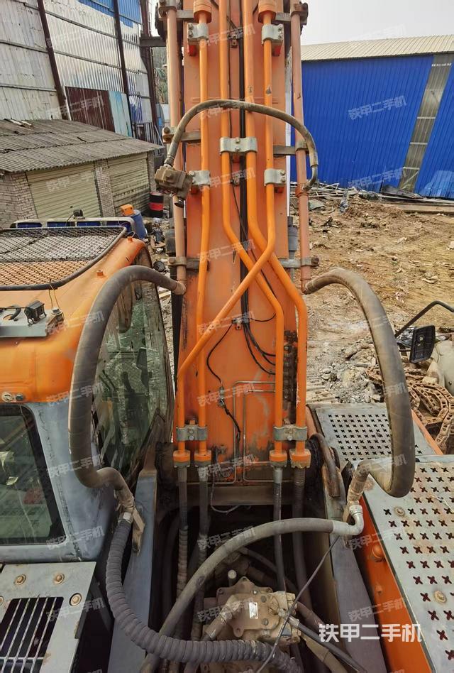 大臂背部俯视（工作和回转装置）