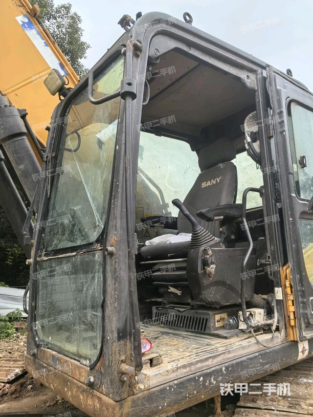 驾驶室左前45度（驾驶室部分）