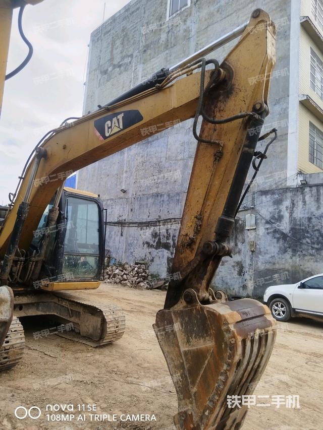 大臂油缸整體?豎拍（工作和回轉(zhuǎn)裝置）