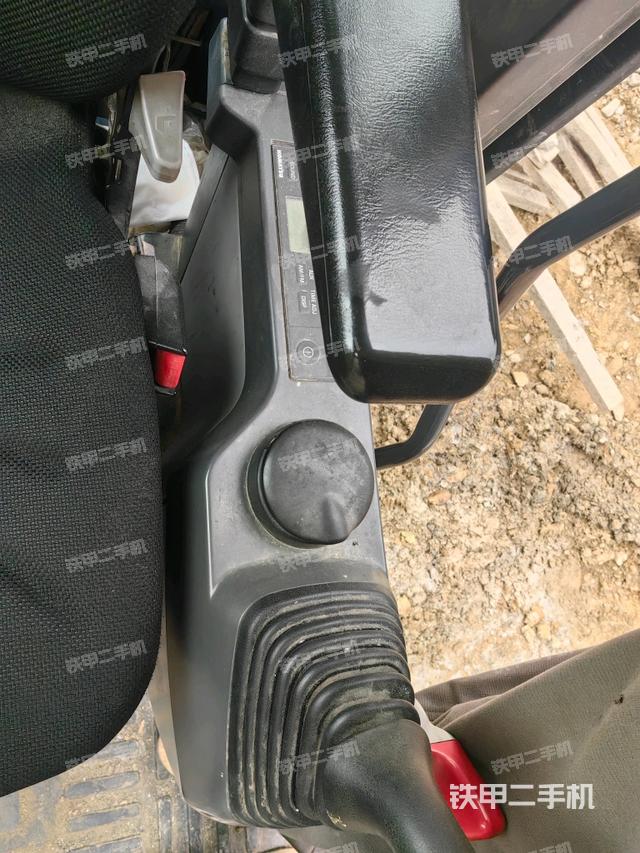 座椅右侧控制台/钥匙门/油门/含右手柄（驾驶室部分）