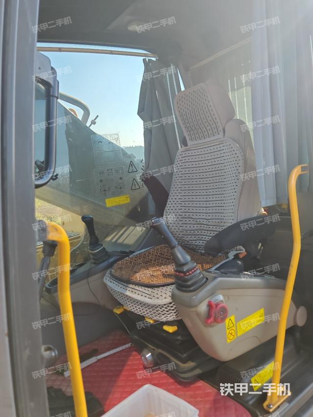 座椅左側(cè)控制臺(tái)/音響/含左手柄（駕駛室部分）