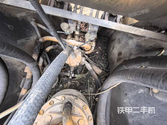 中央回转接头特写（上车部件）