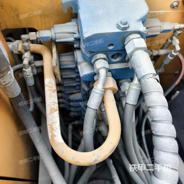 回轉(zhuǎn)馬達(dá)和主控閥（整機外觀）