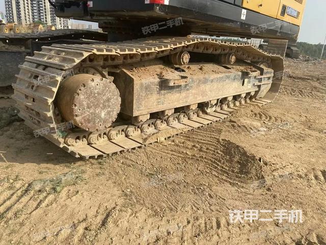 單側(cè)履帶整體（整機(jī)外觀）