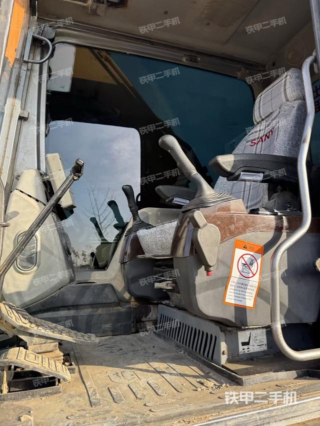 駕駛室整體（整機(jī)外觀）