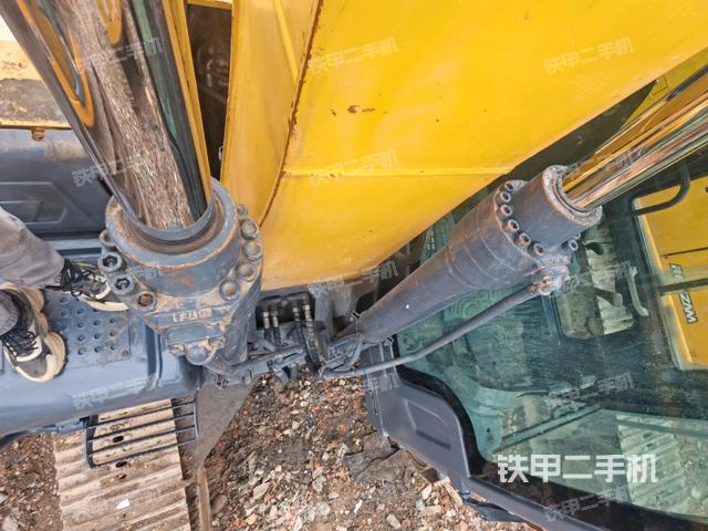 駕駛室頂部（整機外觀）