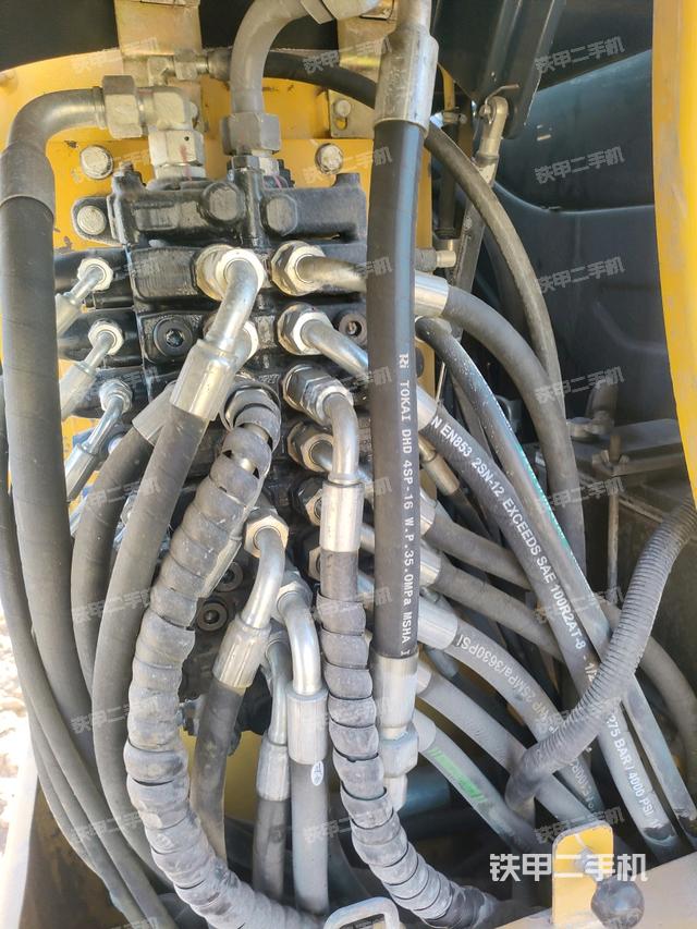 回轉(zhuǎn)馬達和主控閥（整機外觀）