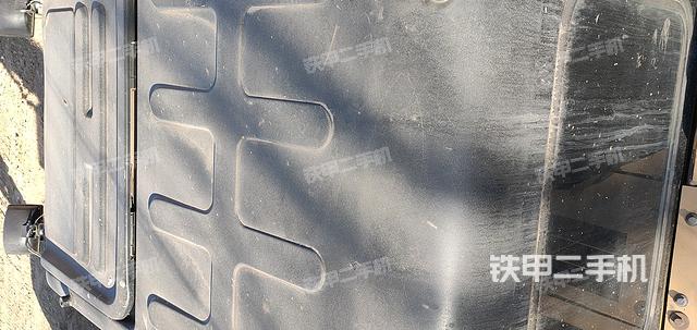 驾驶室顶部（整机外观）