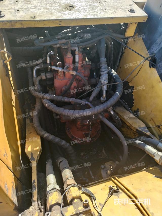 回转马达和主控阀（整机外观）