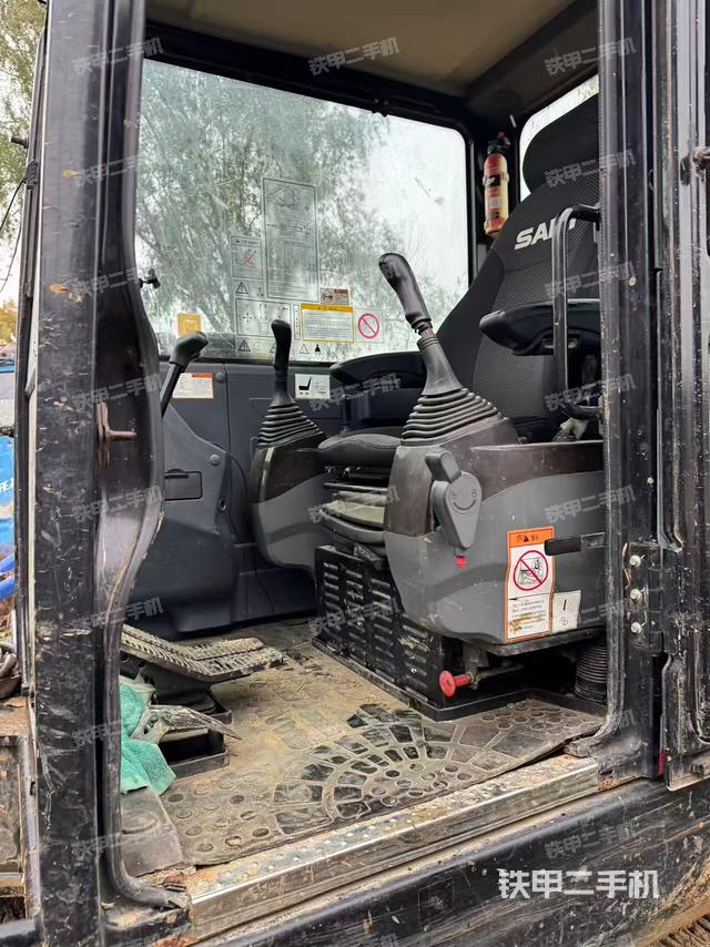 驾驶室整体（整机外观）