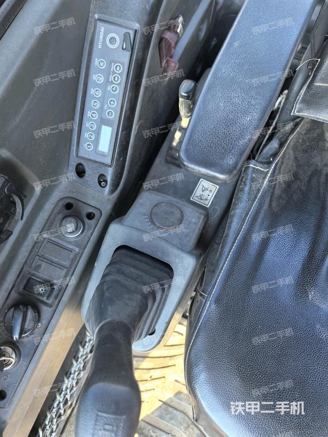 座椅左側(cè)控制臺(tái)/音響/含左手柄（駕駛室部分）