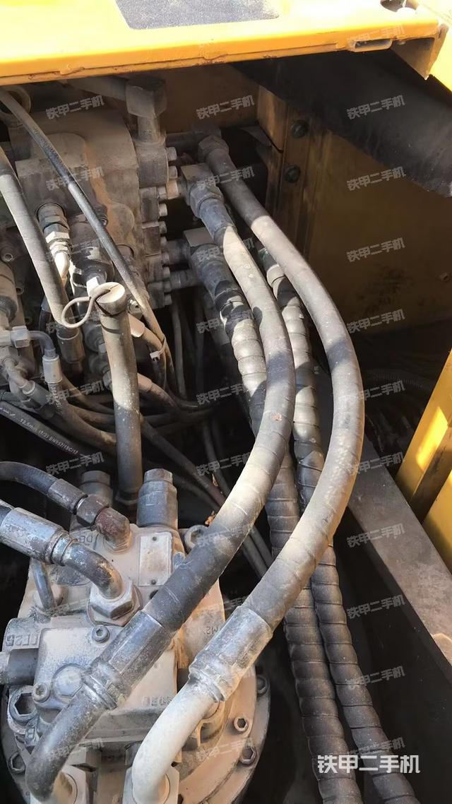 回轉(zhuǎn)馬達(dá)和主控閥（整機外觀）