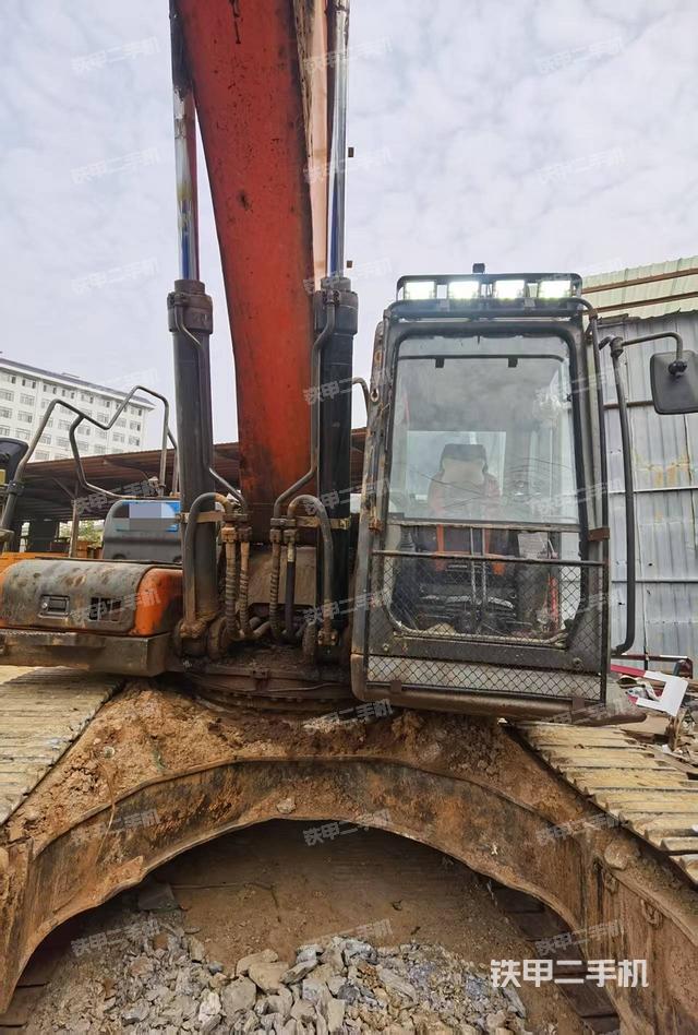 大臂油缸整体 竖拍（工作和回转装置）