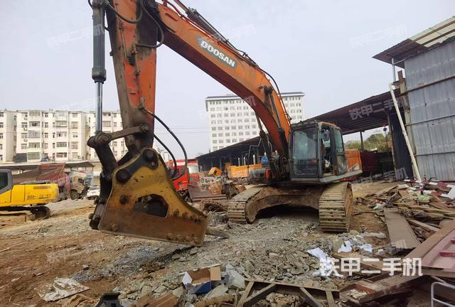 斗山DX380LC-9C挖掘机