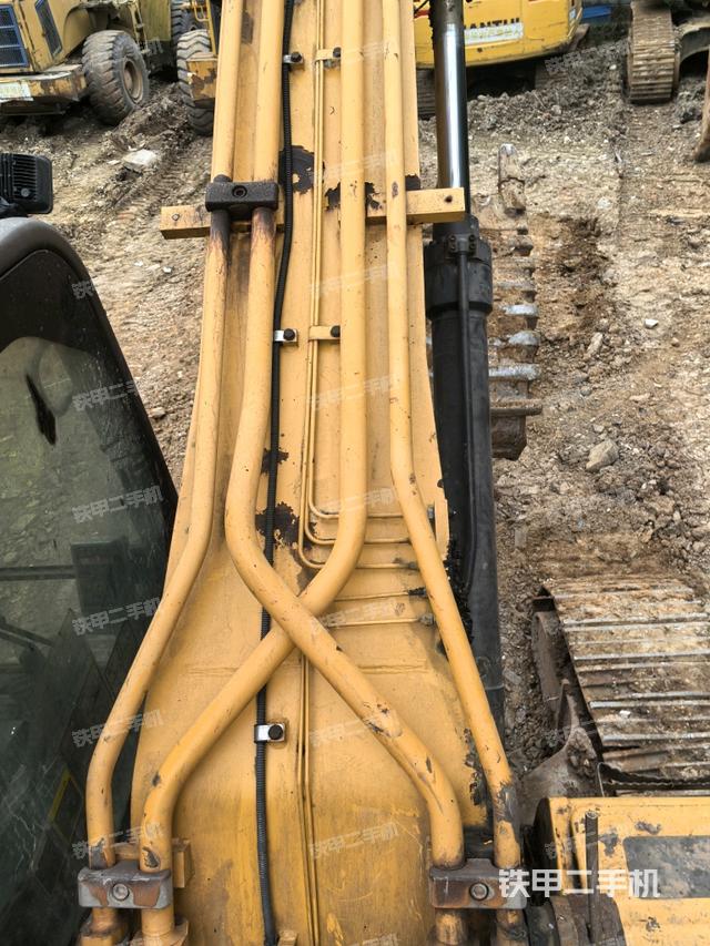 大臂背部俯视（工作和回转装置）