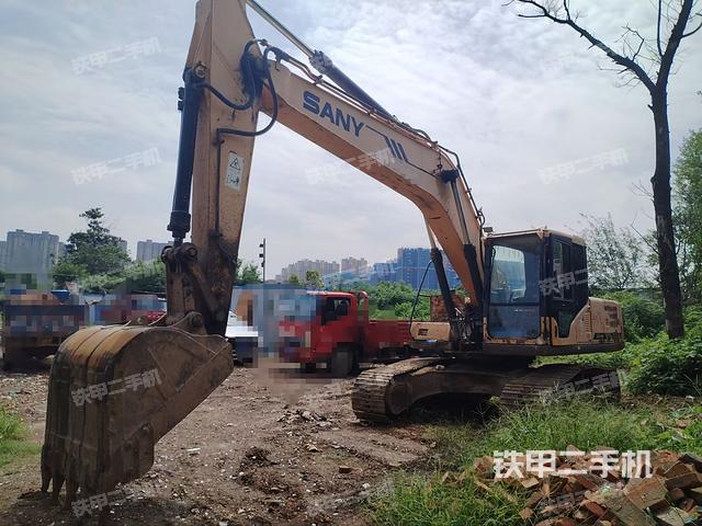 三一重工SY215C挖掘機(jī)