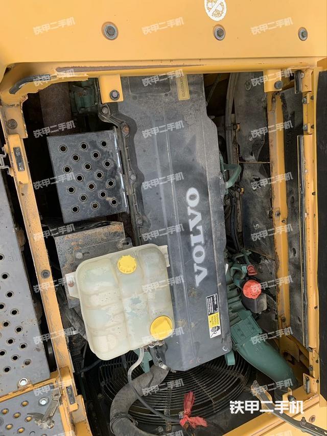 發(fā)動機(jī)整體俯視（整機(jī)外觀）