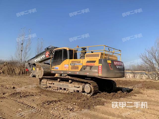 駕駛室頂部（整機外觀）