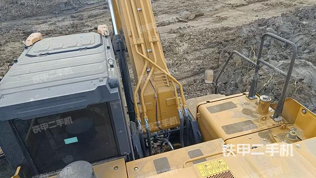 驾驶室顶部（整机外观）