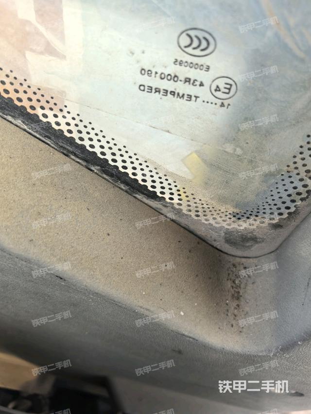 后窗玻璃角標（駕駛室部分）