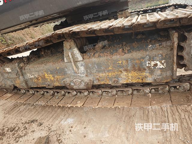 回轉(zhuǎn)馬達(dá)和主控閥（整機(jī)外觀）