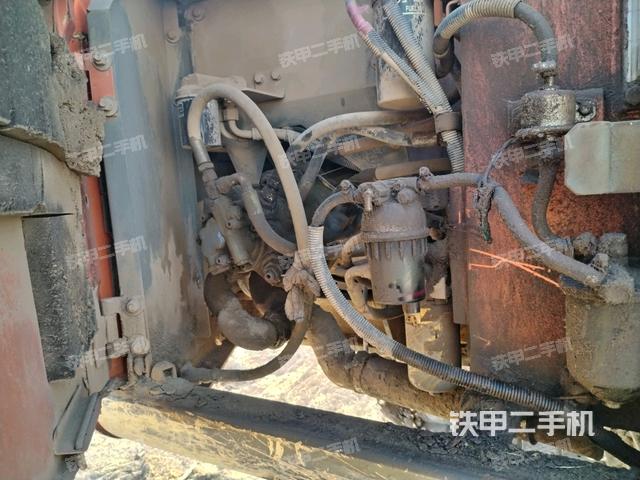 液压泵舱室正面整体（整机外观）