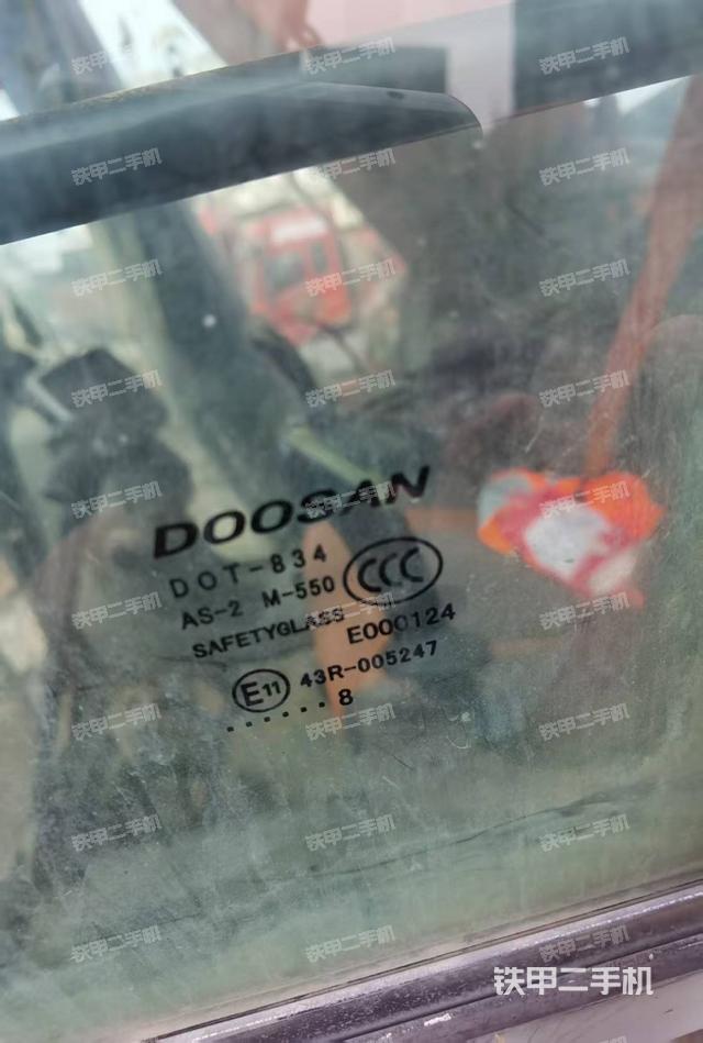 后窗玻璃角标（驾驶室部分）