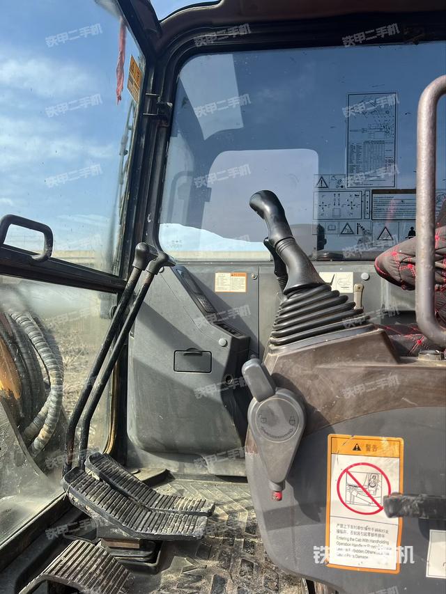 驾驶室顶部（整机外观）