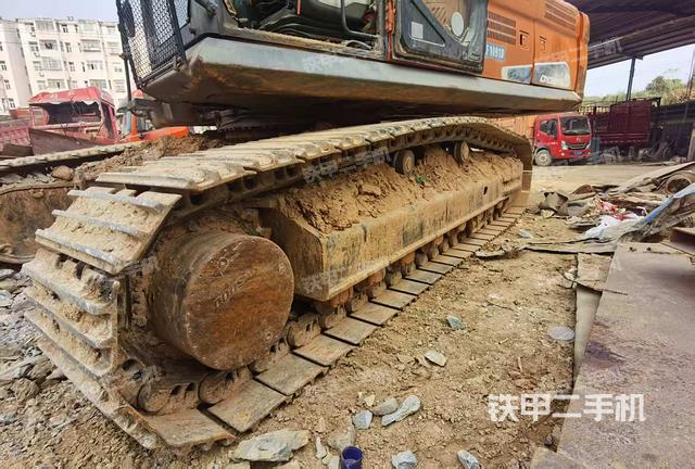 右侧履带整体（行走机构）