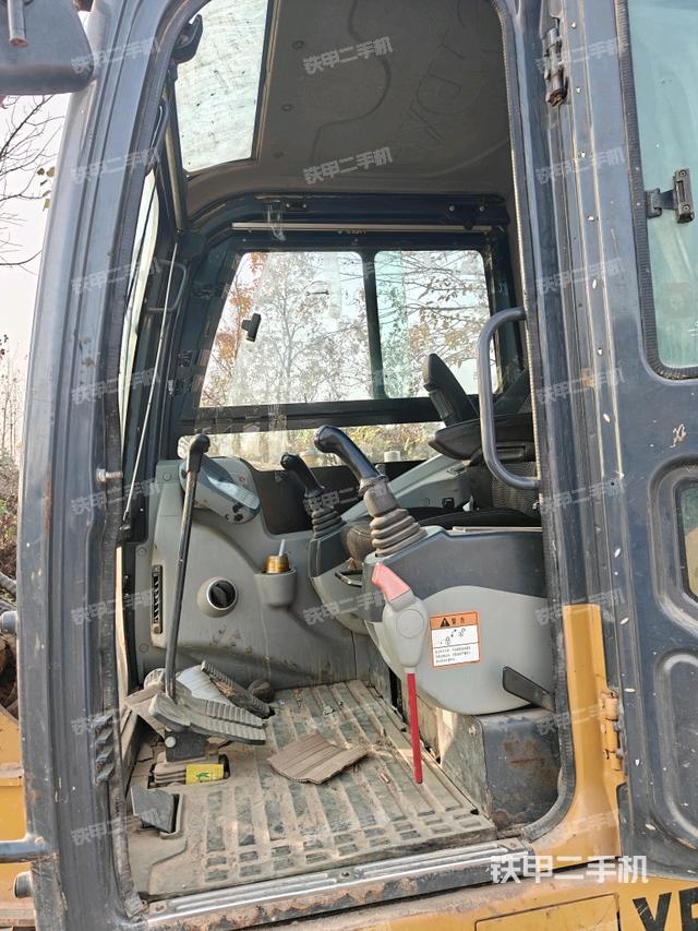 ?駕駛室正側(cè)（駕駛室部分）