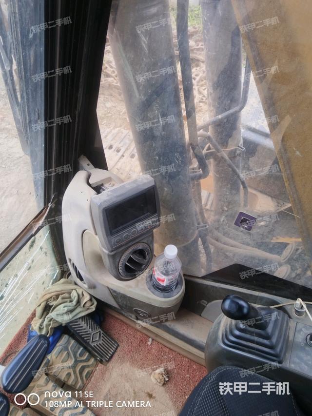 座椅右側(cè)控制臺(tái)/鑰匙門/油門/含右手柄（駕駛室部分）