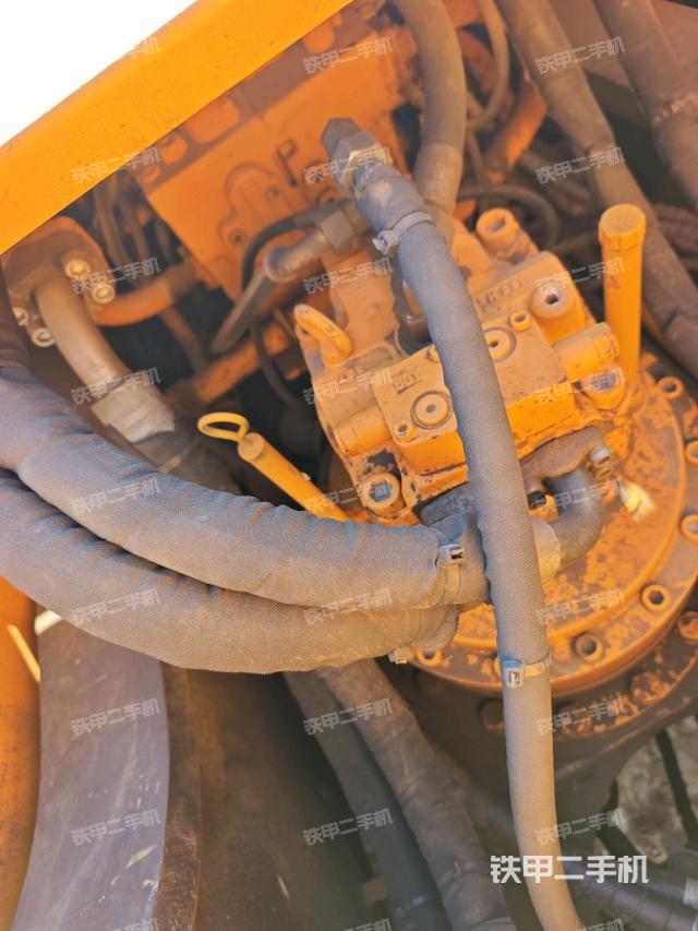 回转马达和主控阀（整机外观）