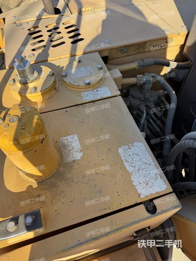 驾驶室顶部（整机外观）