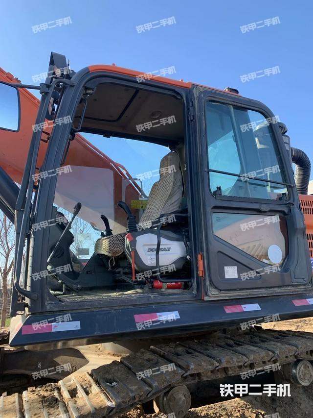 驾驶室整体（整机外观）